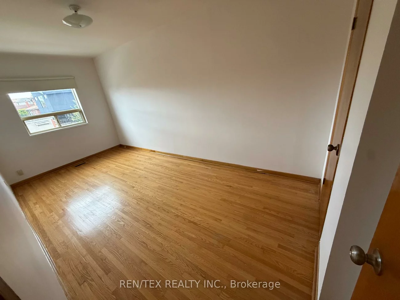 2444, Dufferin, Briar Hill-Belgravia, Toronto
