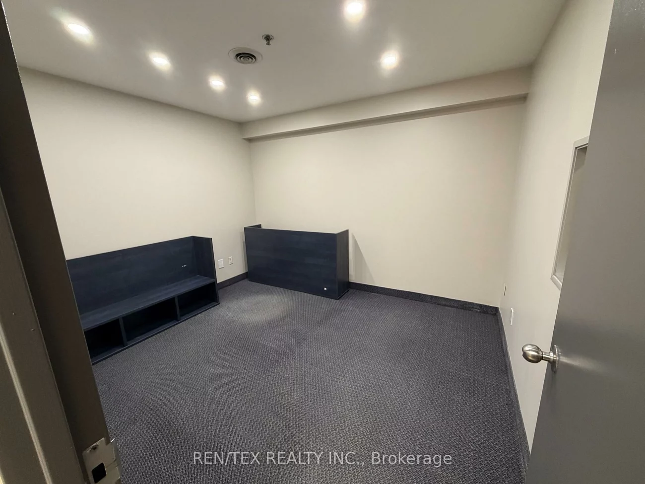 42, Steinway, West Humber-Clairville, Toronto