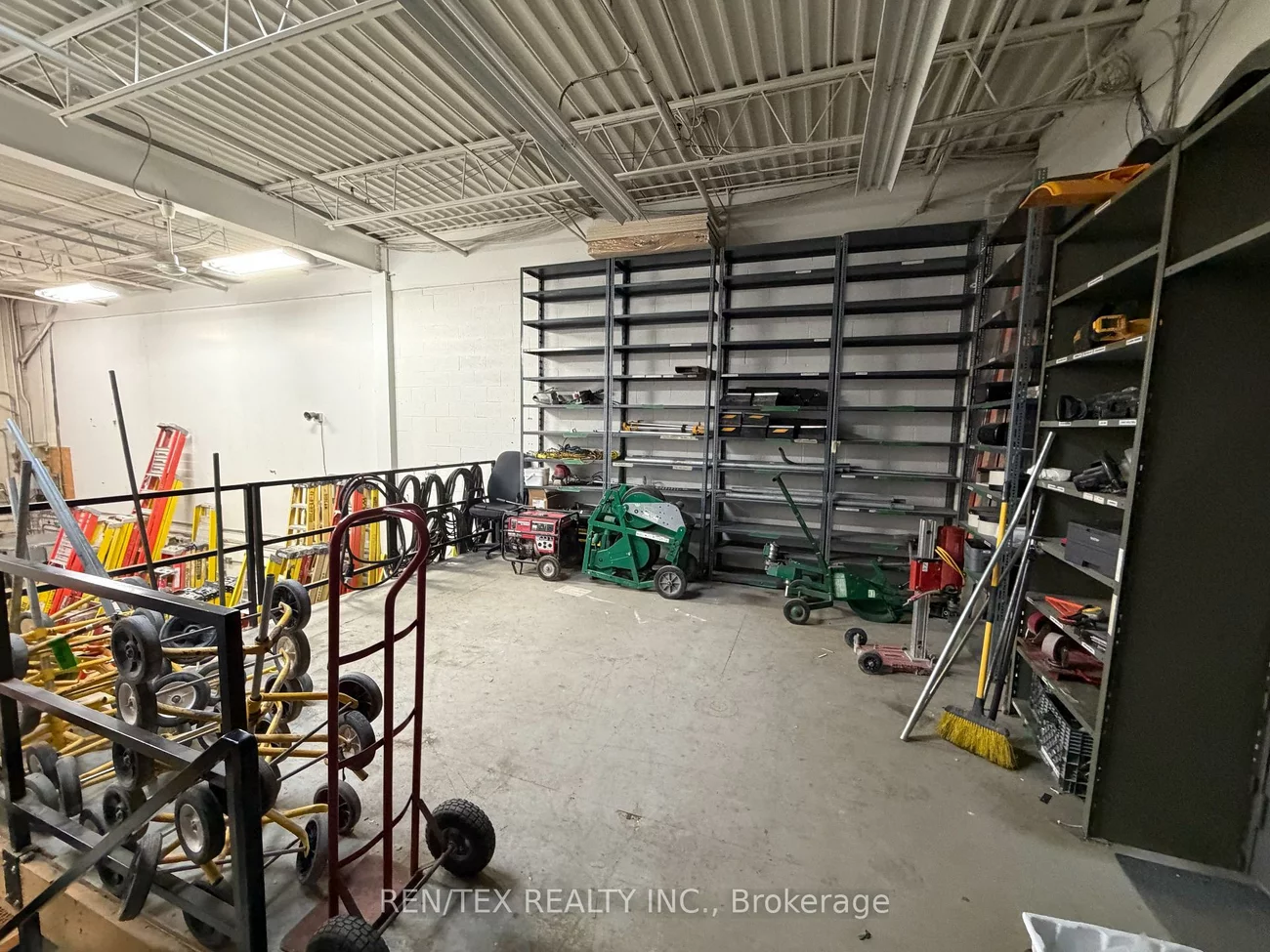 42, Steinway, West Humber-Clairville, Toronto