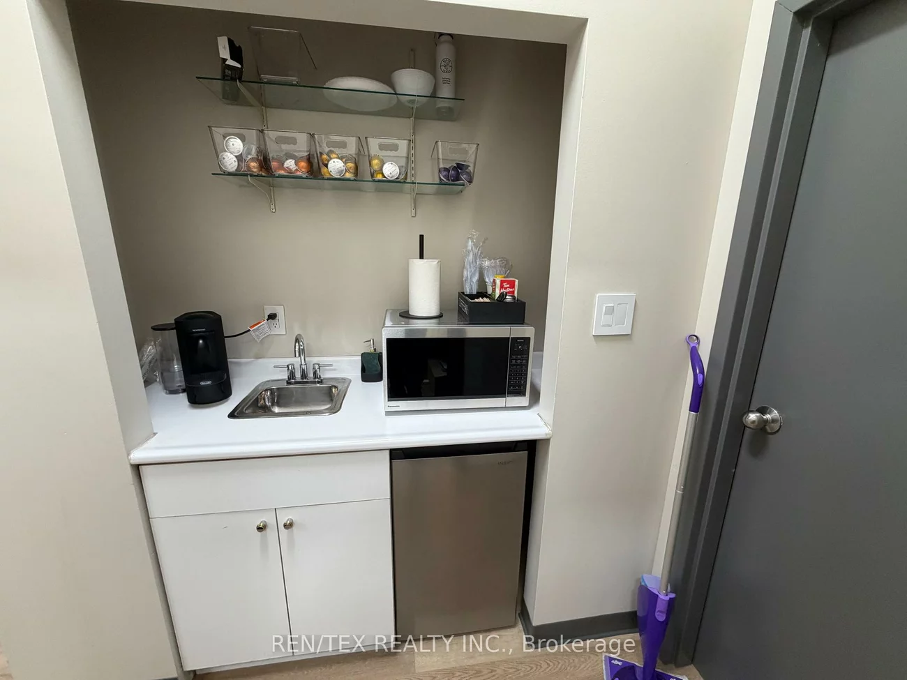 42, Steinway, West Humber-Clairville, Toronto