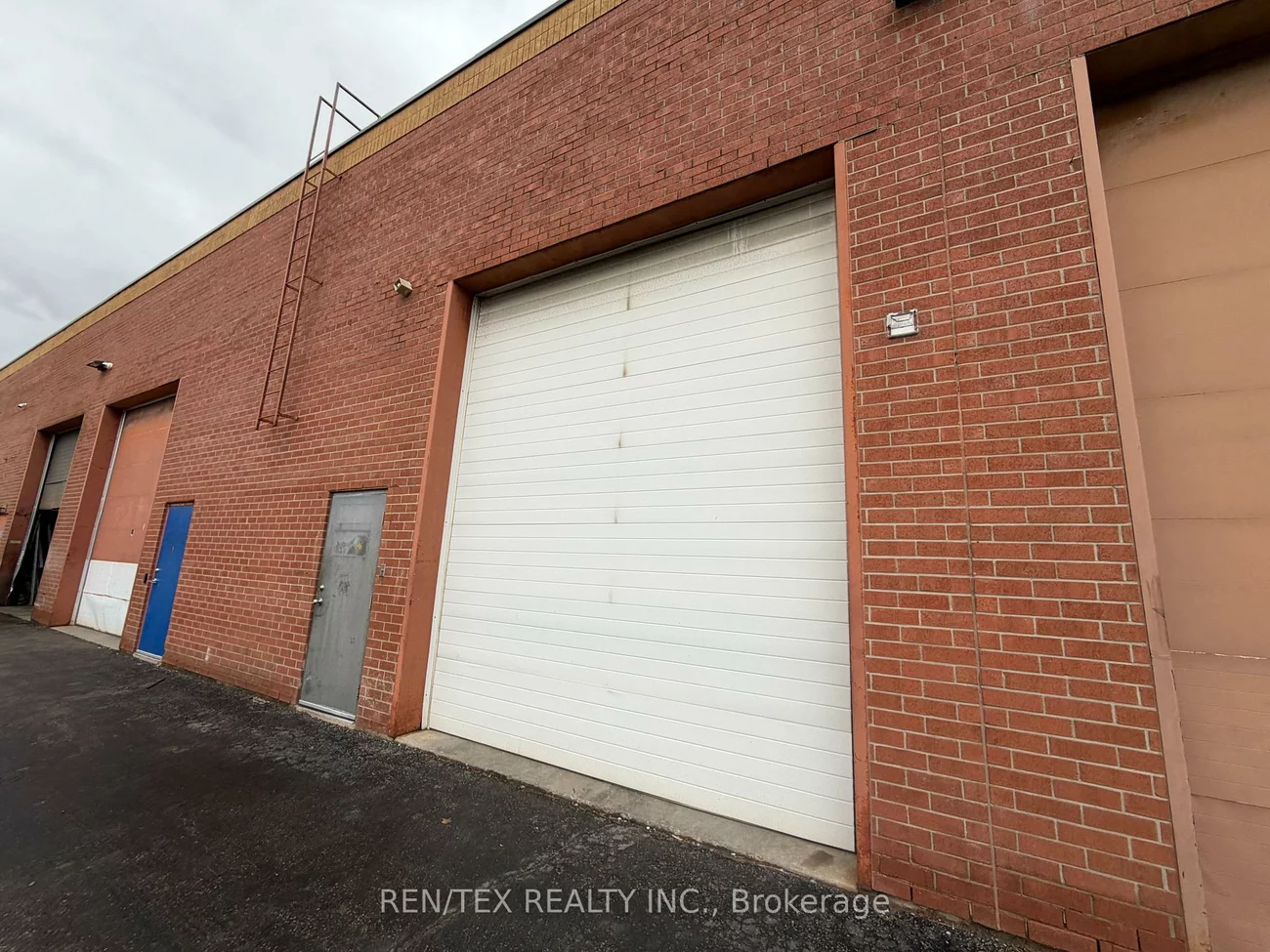 42, Steinway, West Humber-Clairville, Toronto