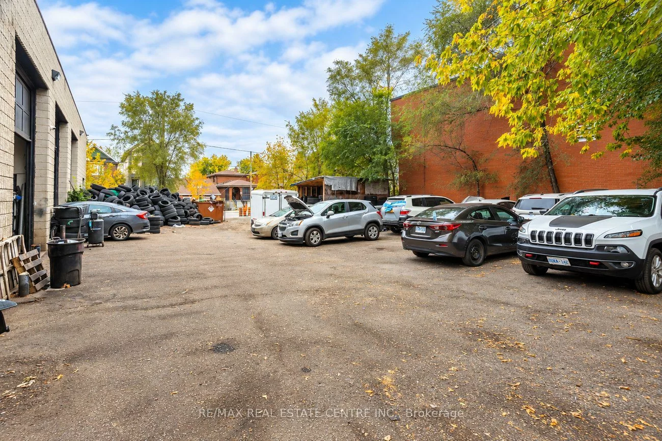 1000, Weston, Mount Dennis, Toronto