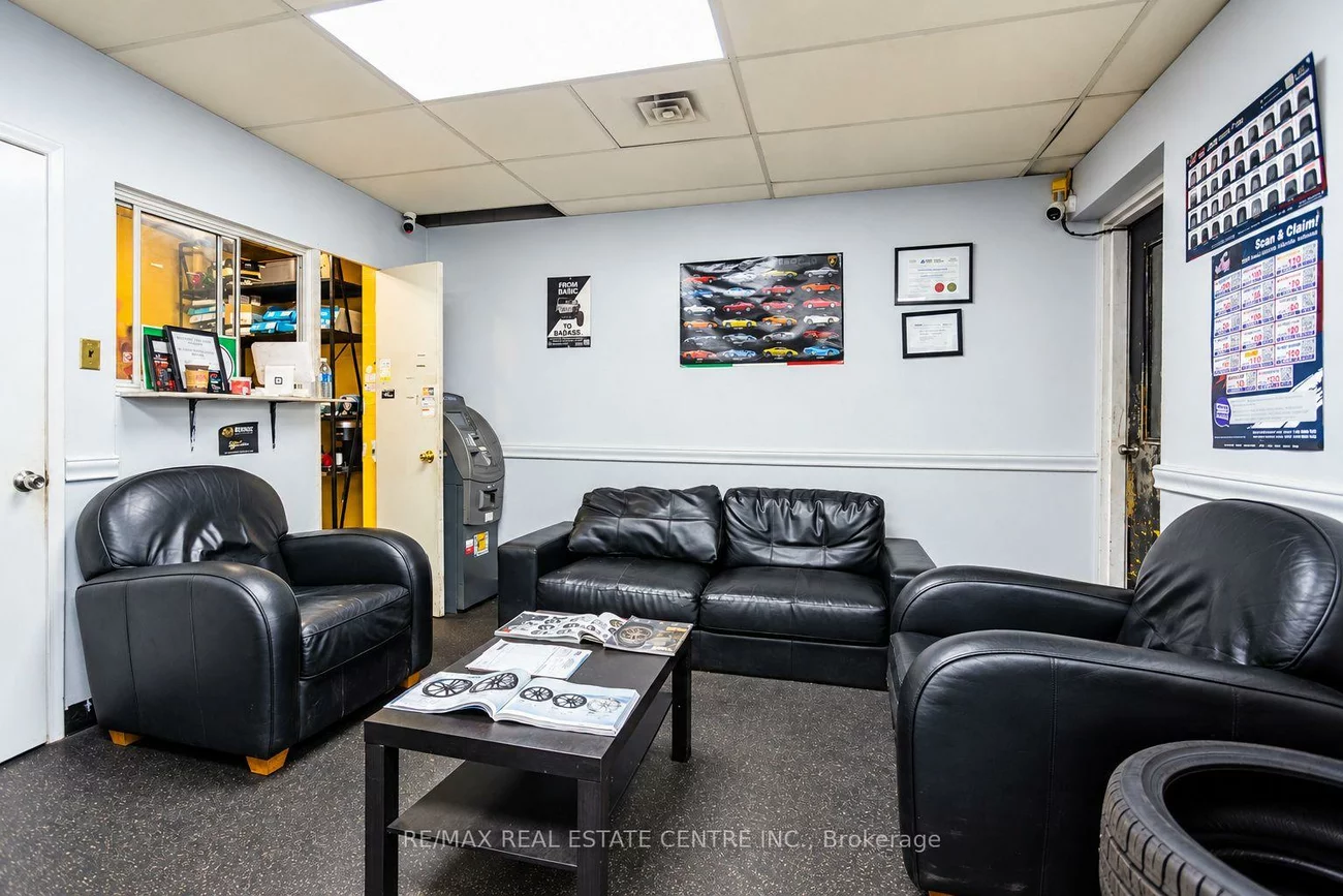 1000, Weston, Mount Dennis, Toronto
