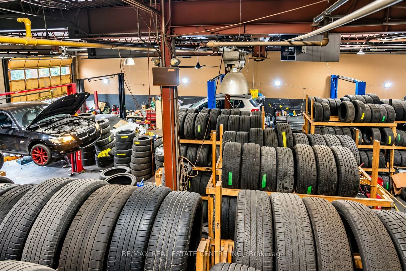 1000, Weston, Mount Dennis, Toronto
