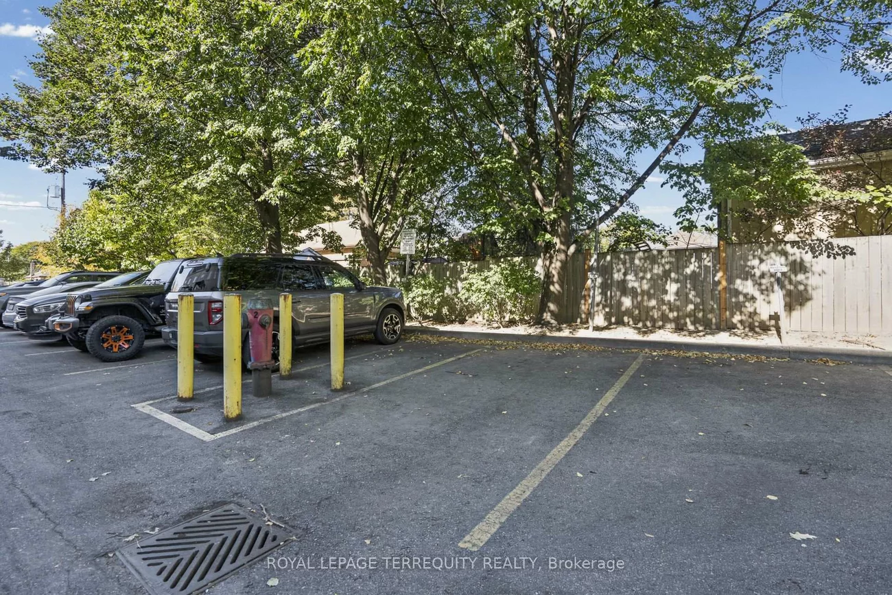 958, The Queensway, Stonegate-Queensway, Toronto