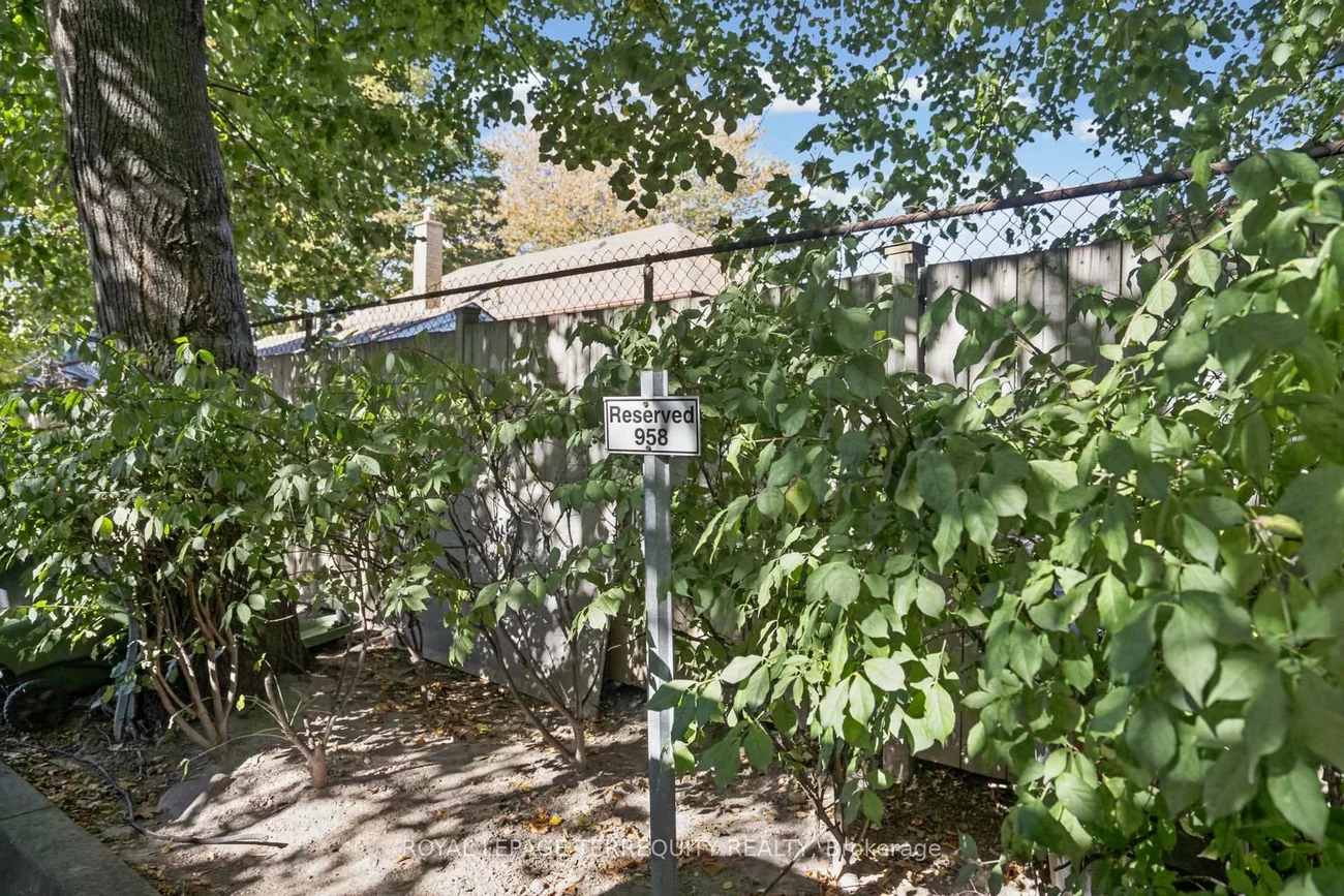958, The Queensway, Stonegate-Queensway, Toronto