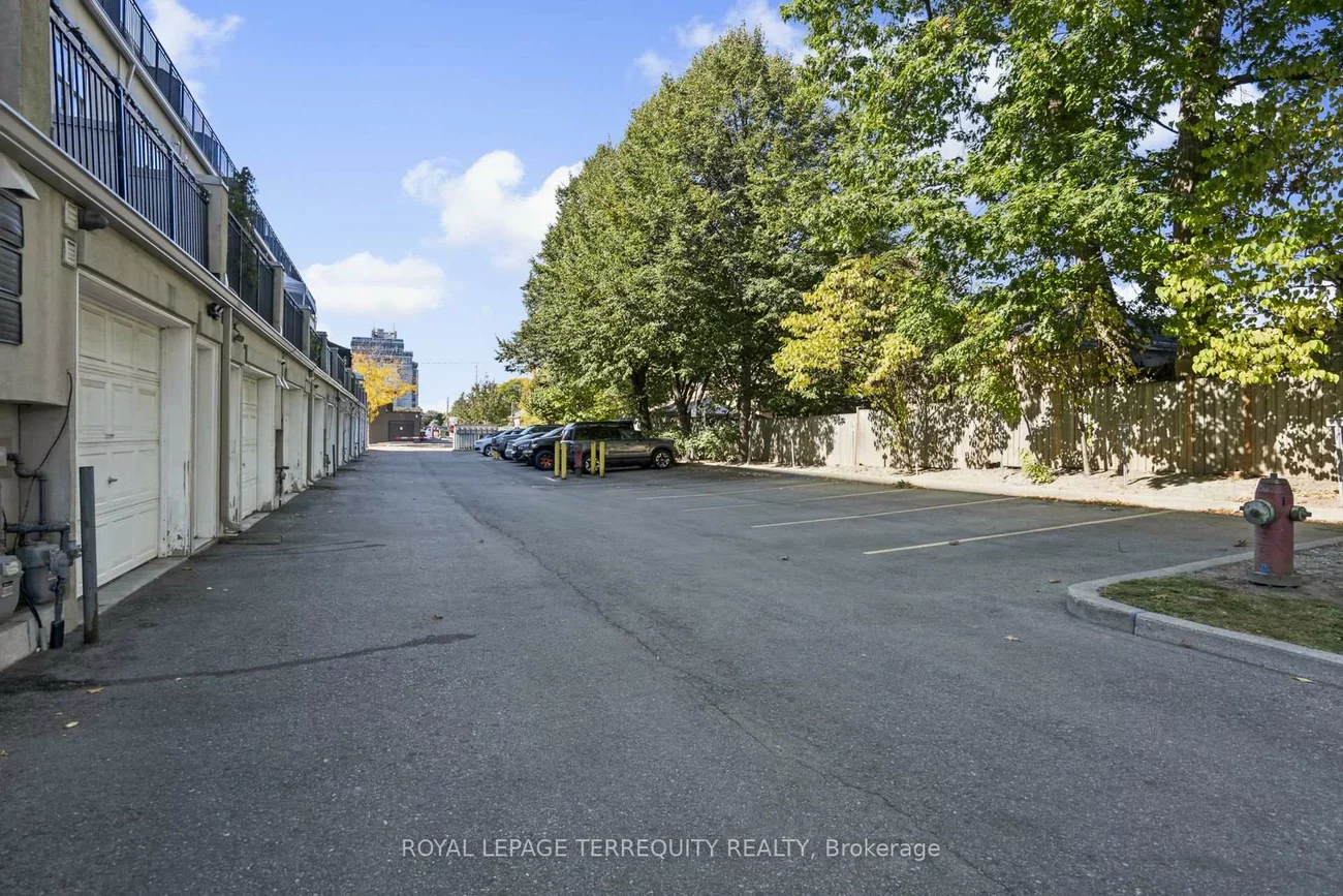 958, The Queensway, Stonegate-Queensway, Toronto