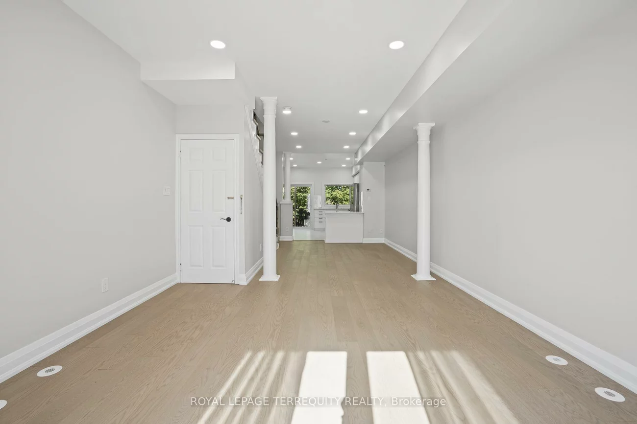 958, The Queensway, Stonegate-Queensway, Toronto