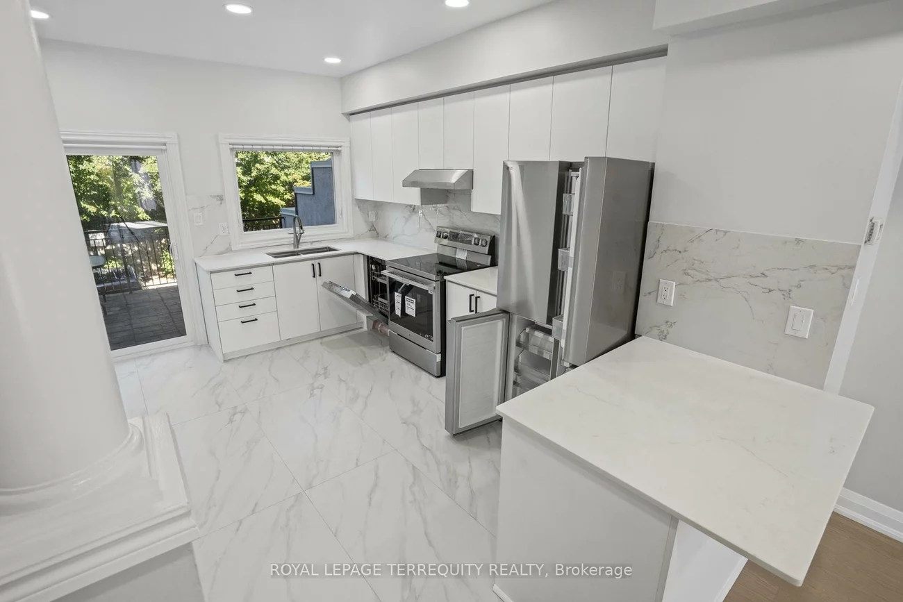 958, The Queensway, Stonegate-Queensway, Toronto