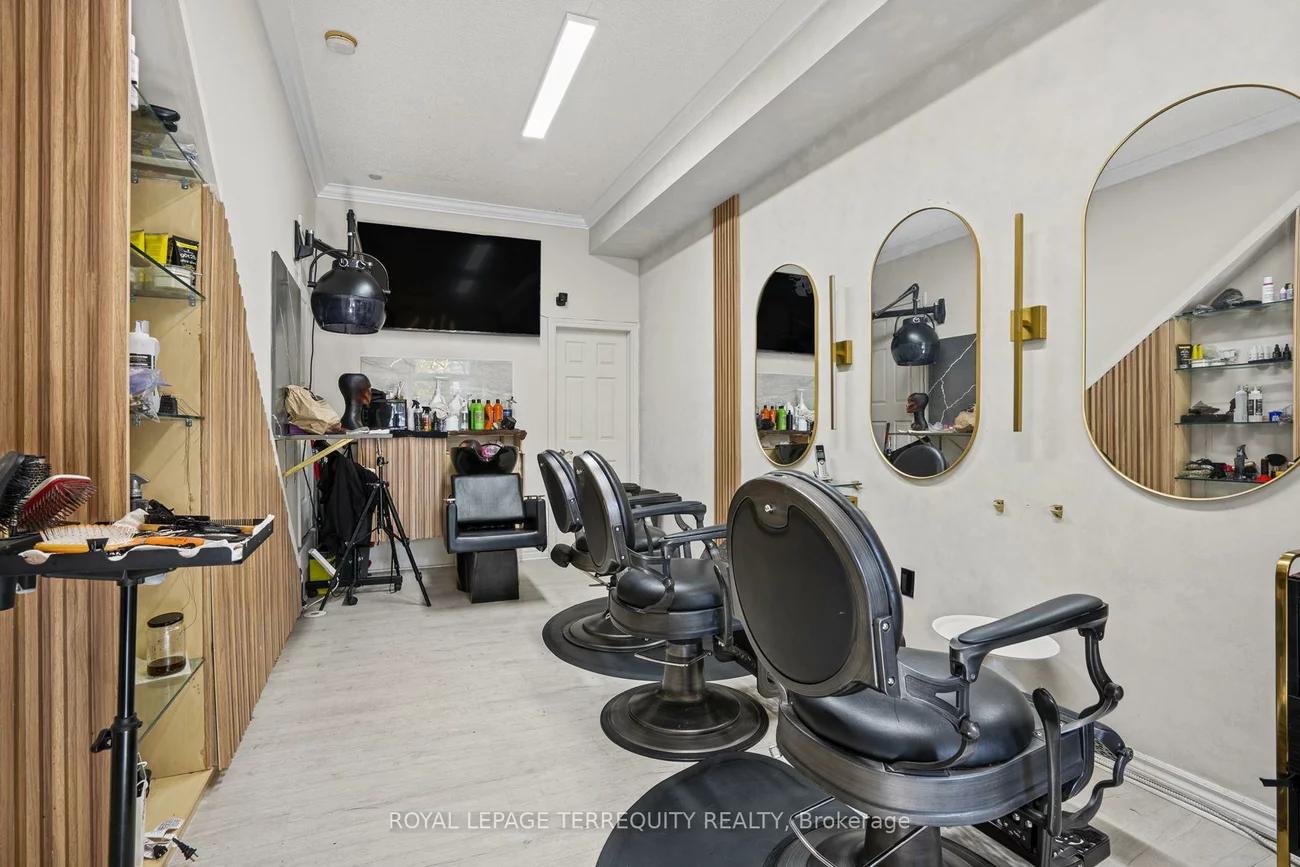 958, The Queensway, Stonegate-Queensway, Toronto