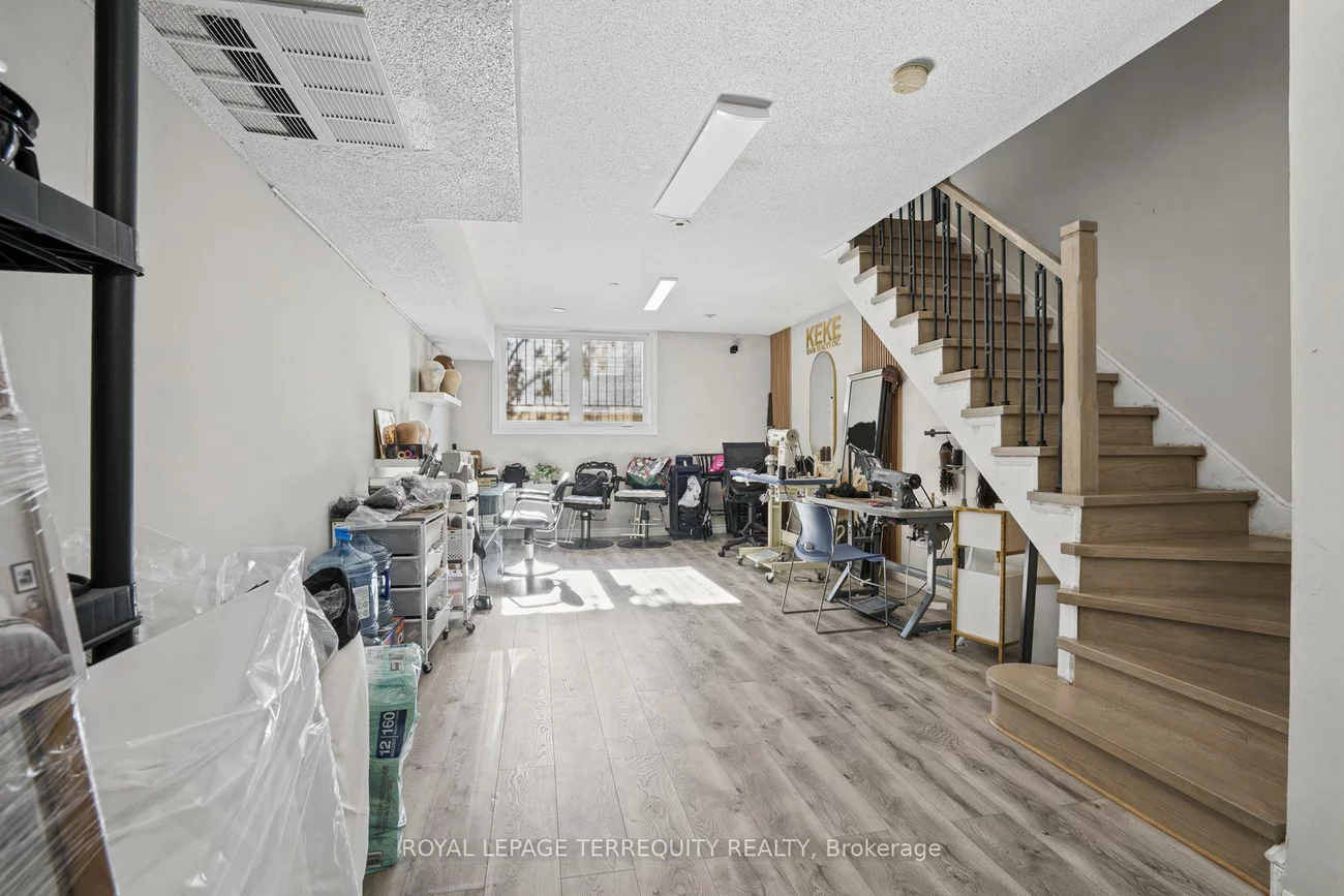 958, The Queensway, Stonegate-Queensway, Toronto