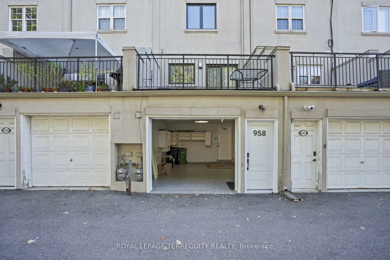 958, The Queensway, Stonegate-Queensway, Toronto