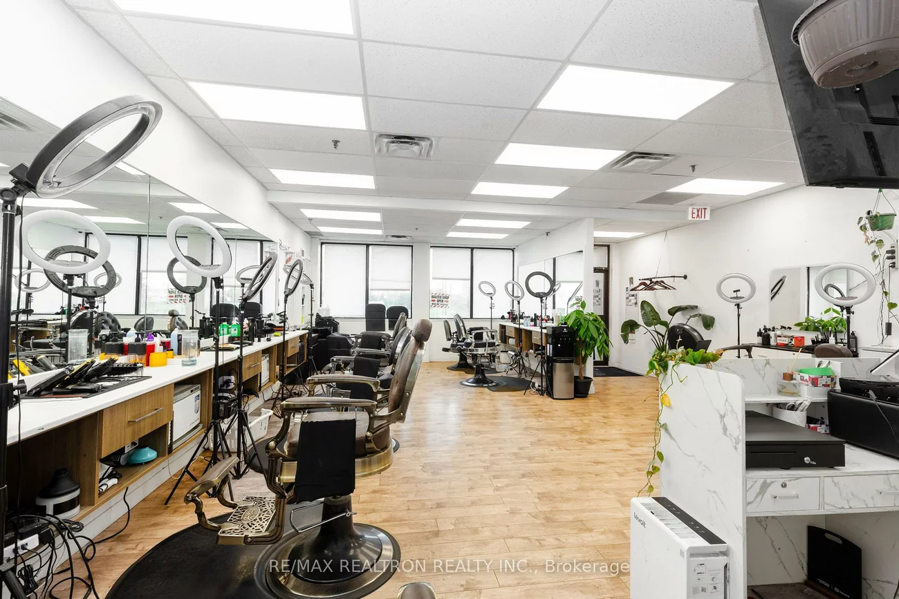 557, Dixon, West Humber-Clairville, Toronto
