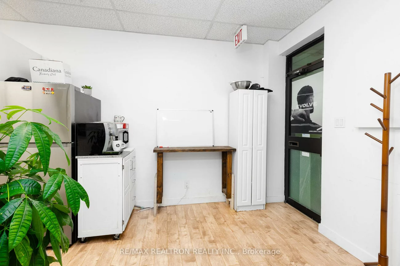 557, Dixon, West Humber-Clairville, Toronto