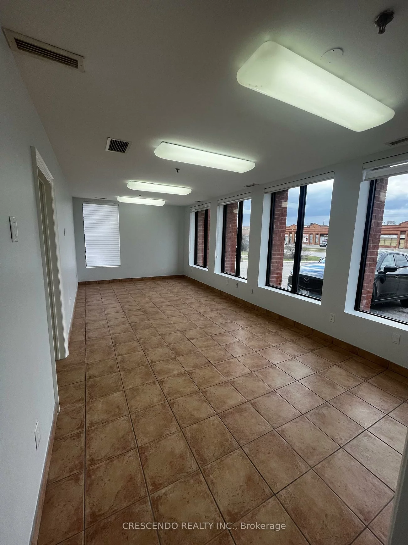 131, Winges, Pine Valley Business Park, Vaughan