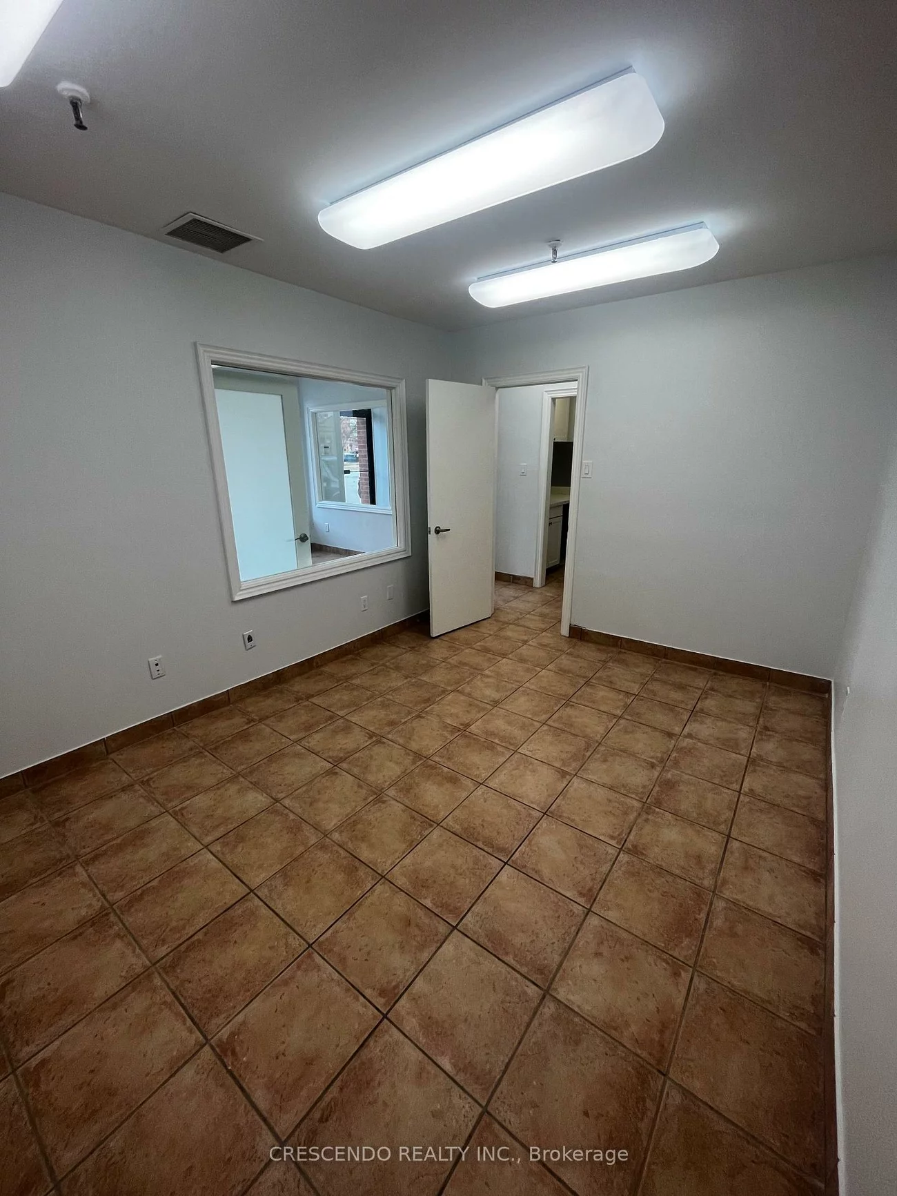 131, Winges, Pine Valley Business Park, Vaughan