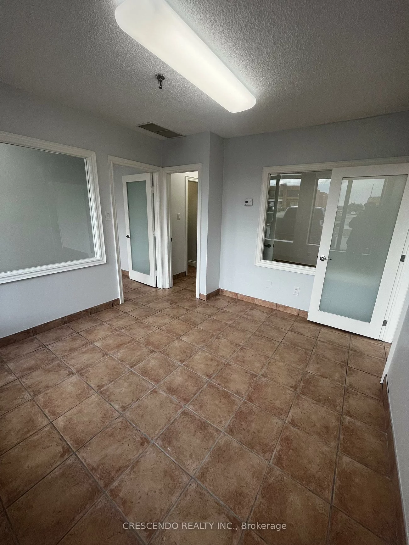 131, Winges, Pine Valley Business Park, Vaughan
