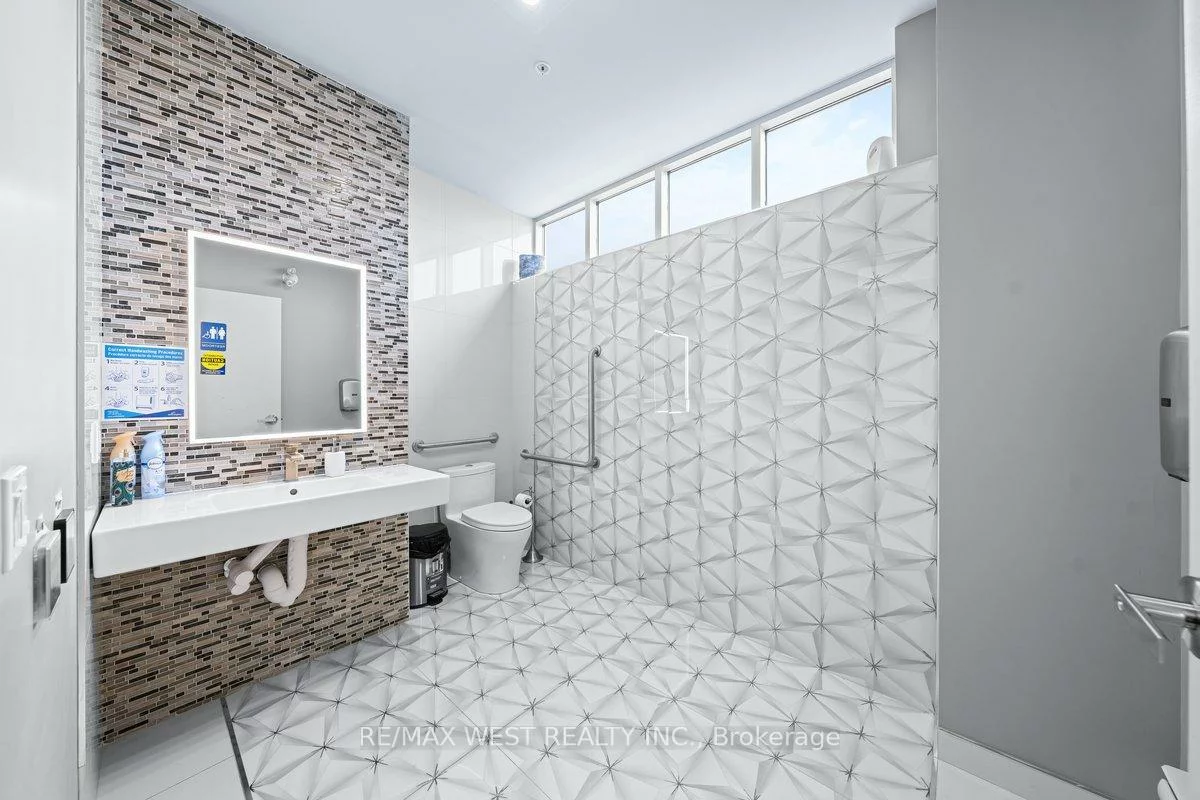 1480, Major Mackenzie Dr W, Patterson, Vaughan