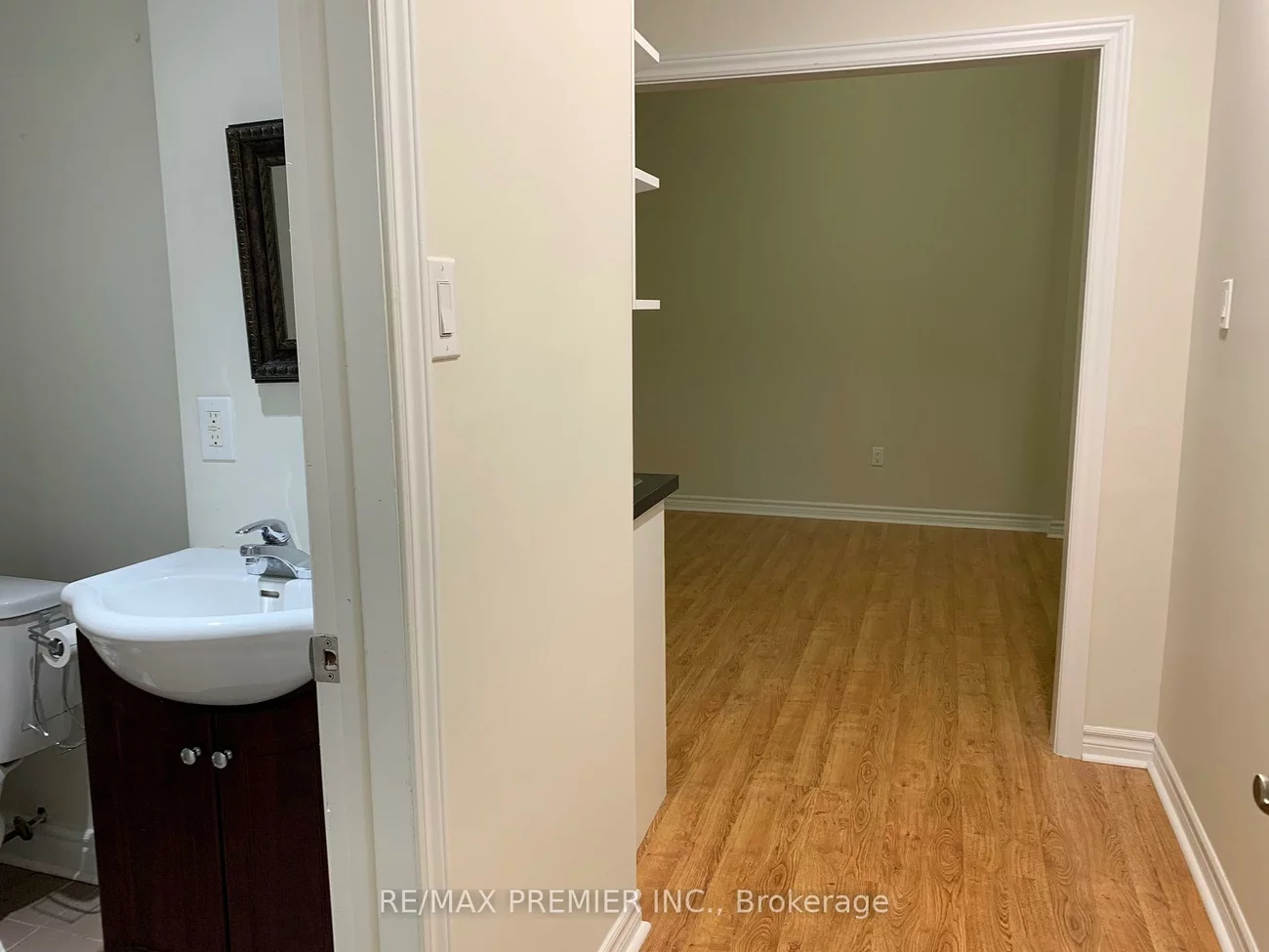 136, Winges, Pine Valley Business Park, Vaughan