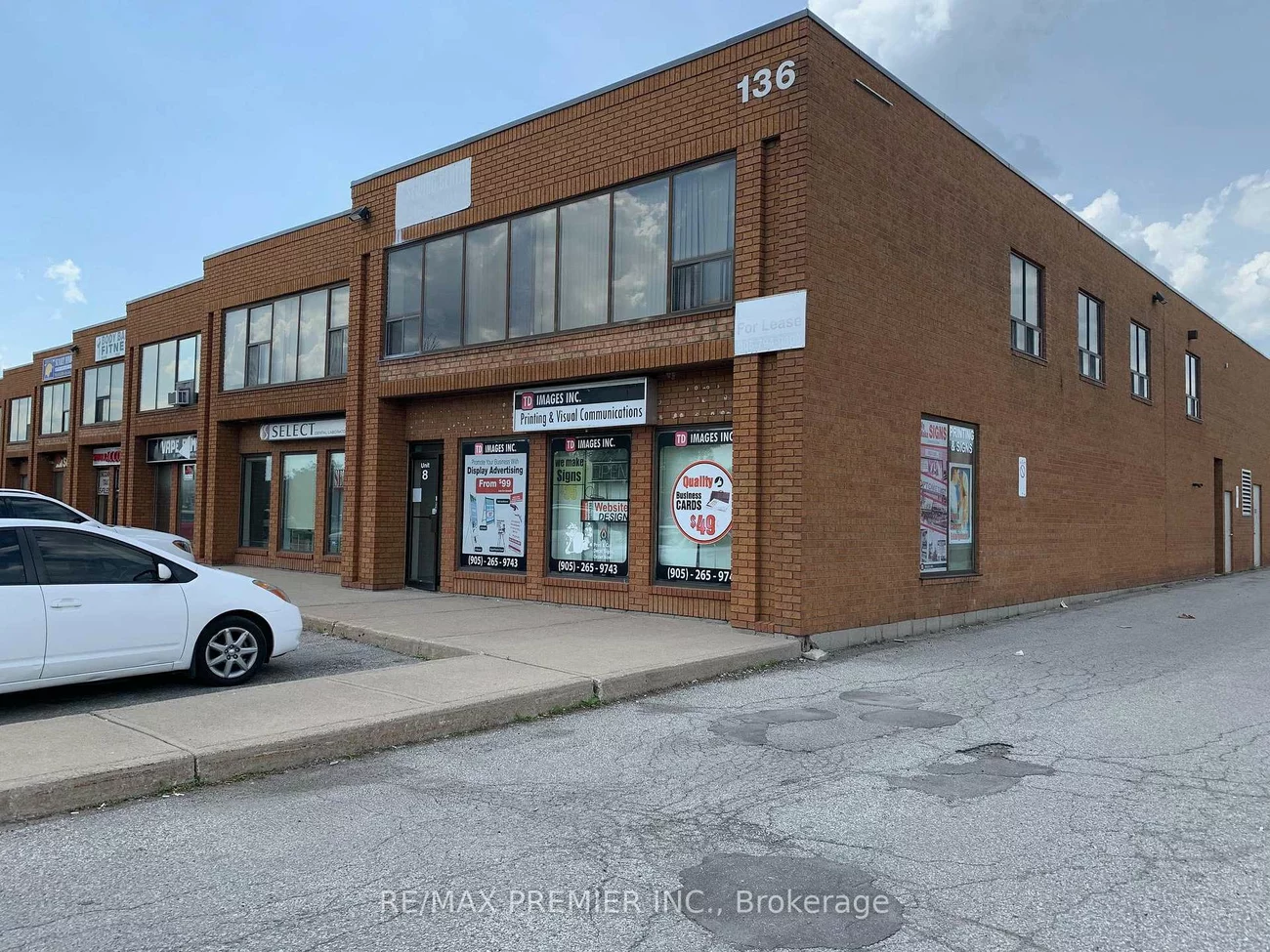 136, Winges, Pine Valley Business Park, Vaughan