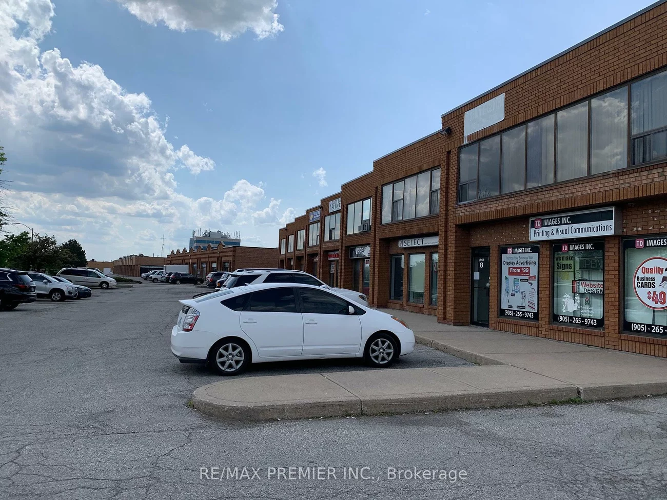 136, Winges, Pine Valley Business Park, Vaughan