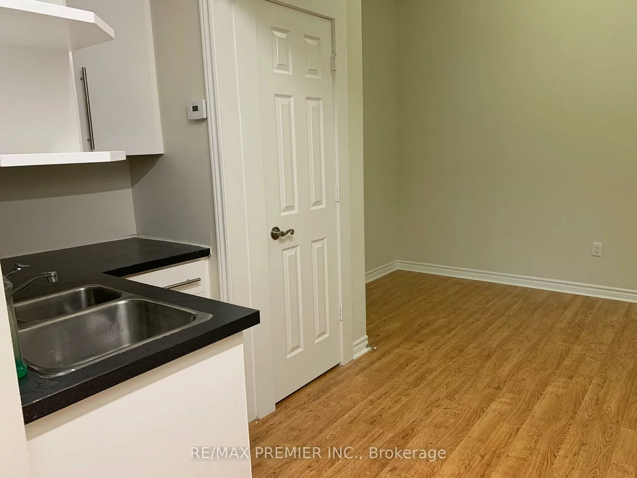 136, Winges, Pine Valley Business Park, Vaughan
