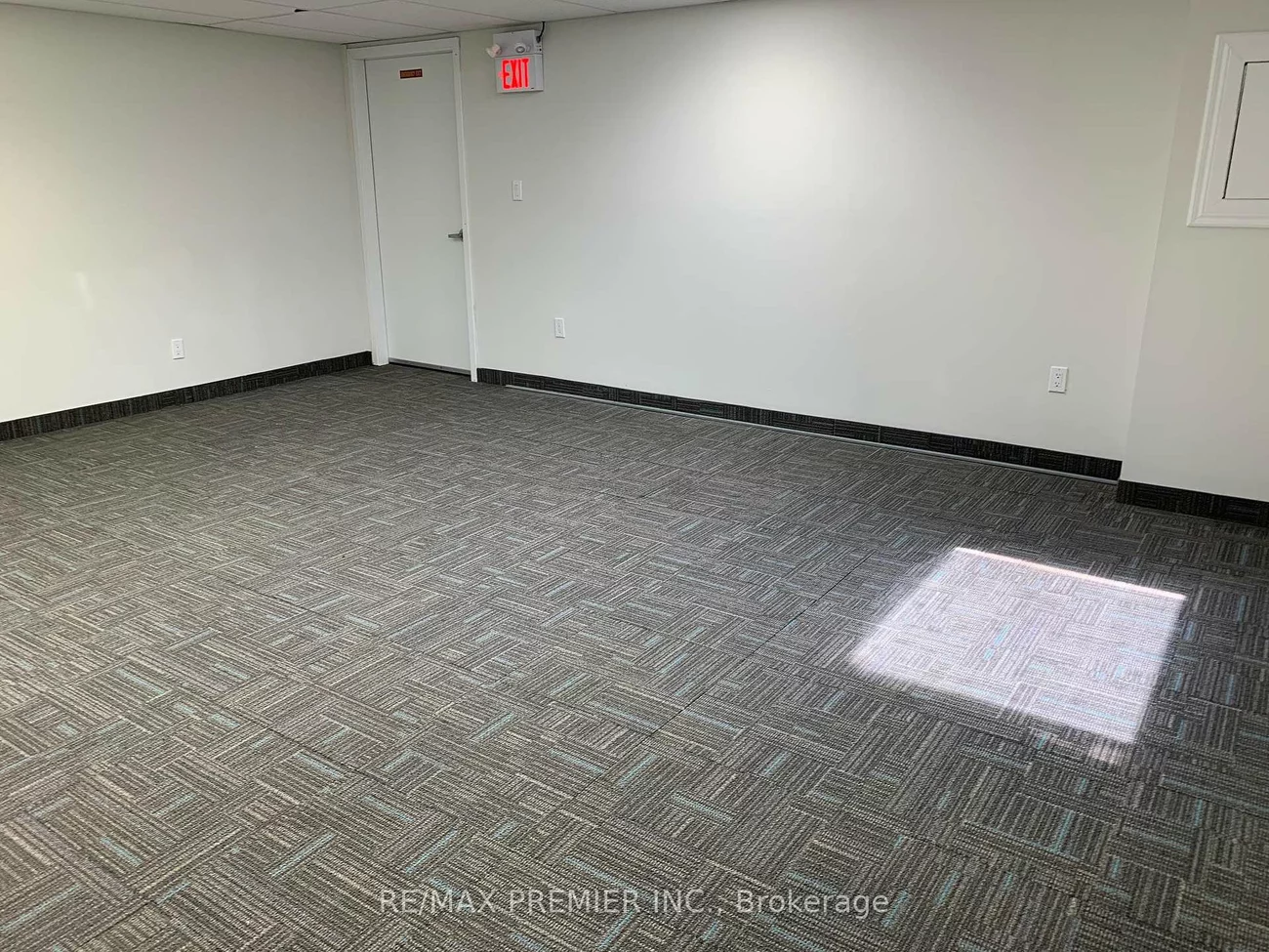 136, Winges, Pine Valley Business Park, Vaughan