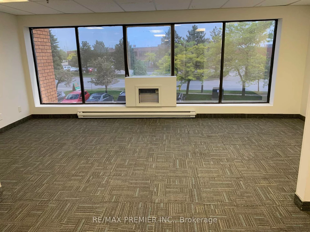 136, Winges, Pine Valley Business Park, Vaughan