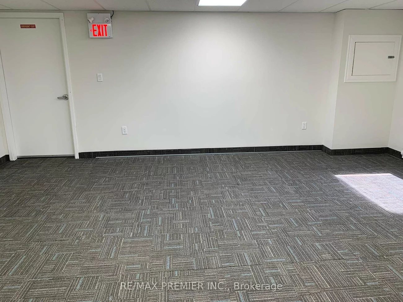 136, Winges, Pine Valley Business Park, Vaughan