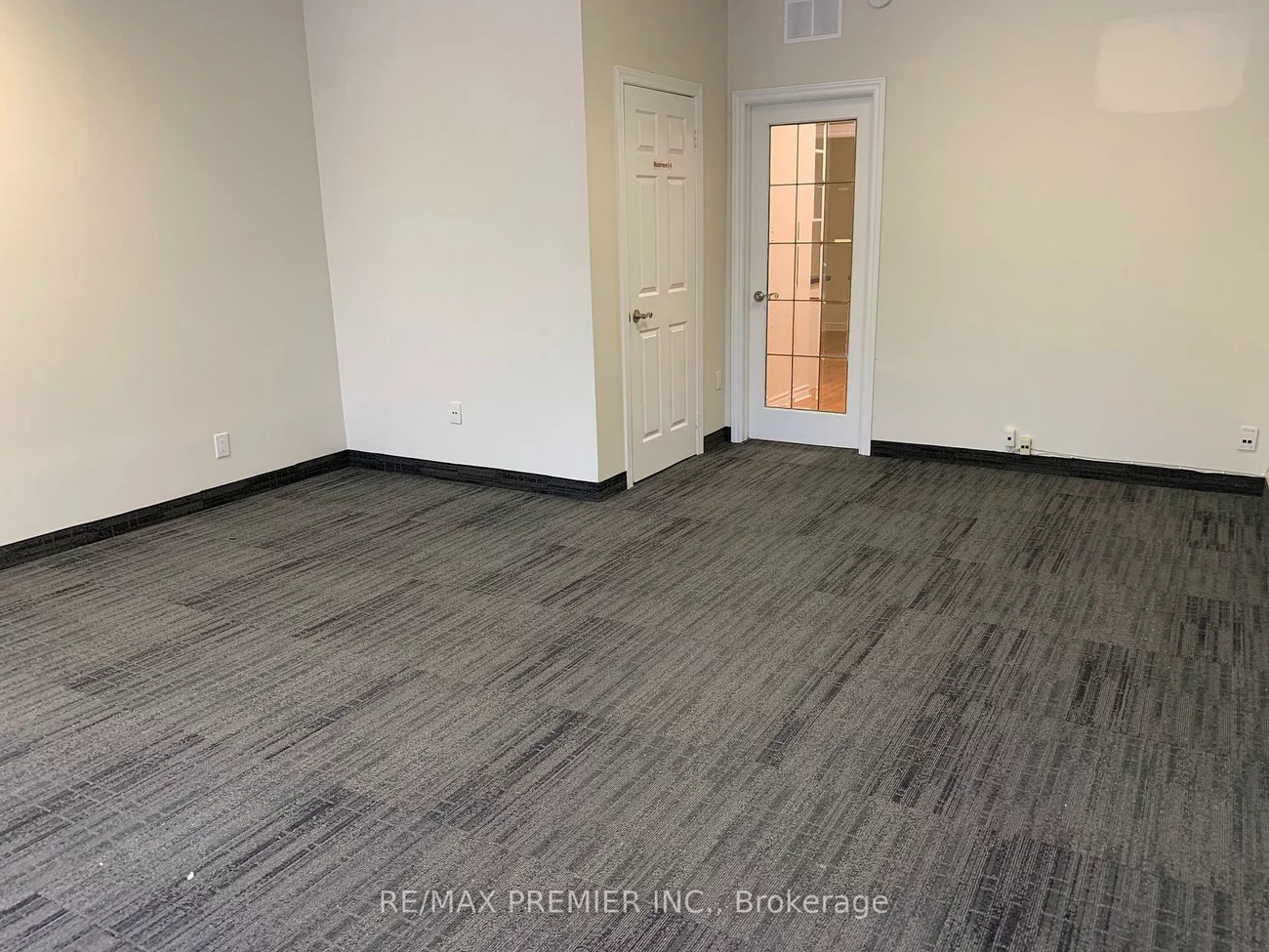 136, Winges, Pine Valley Business Park, Vaughan