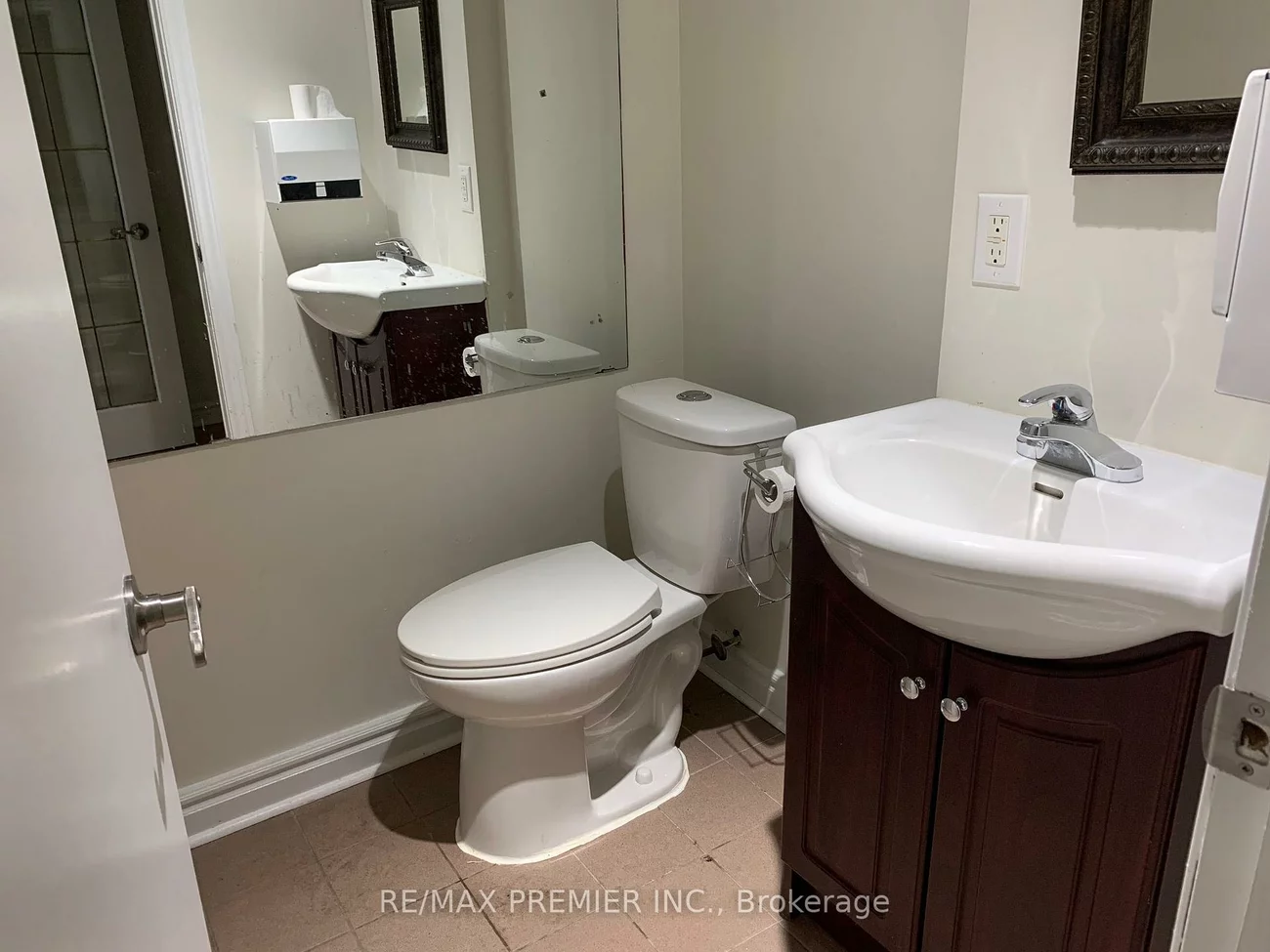 136, Winges, Pine Valley Business Park, Vaughan