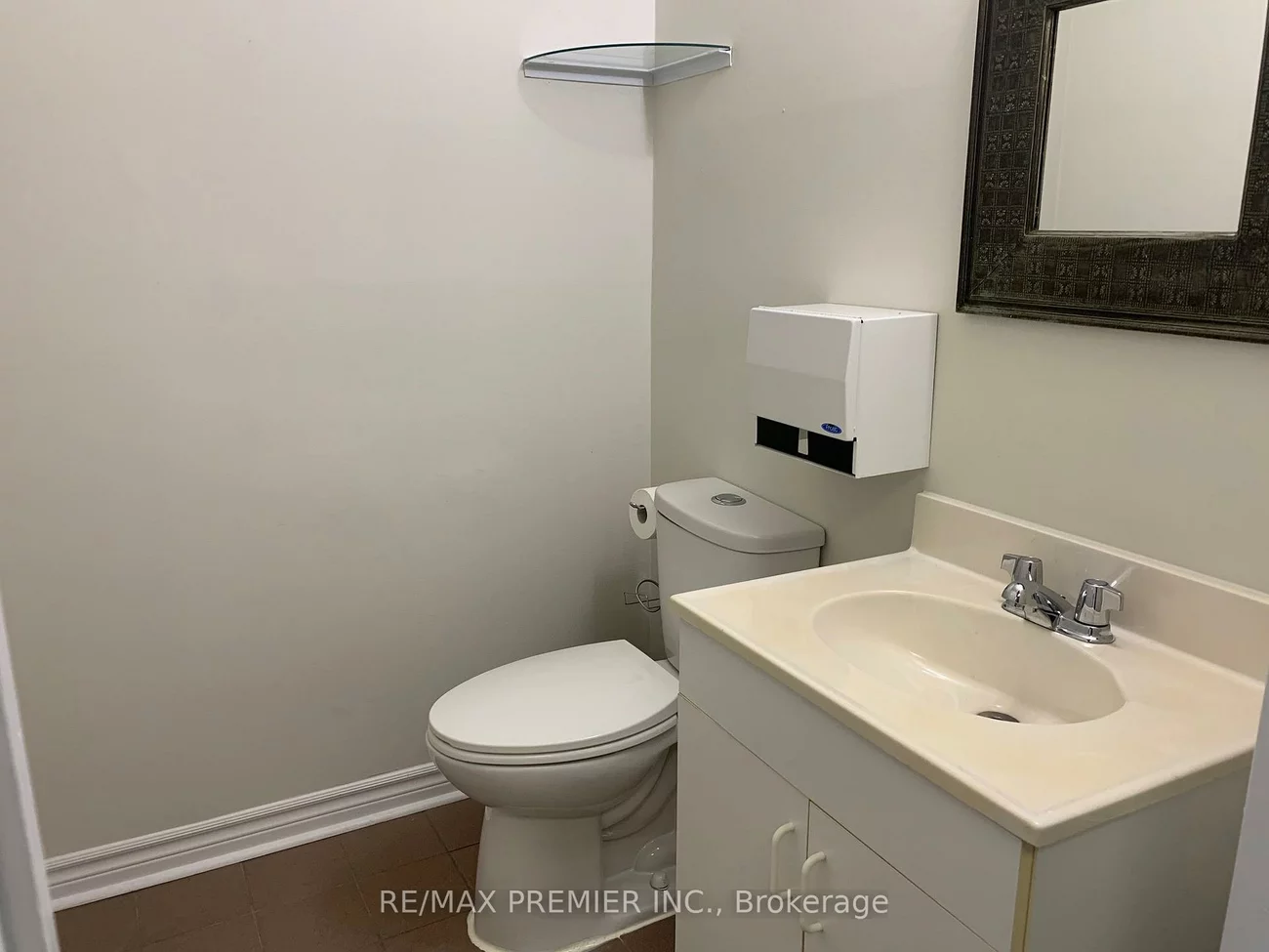 136, Winges, Pine Valley Business Park, Vaughan