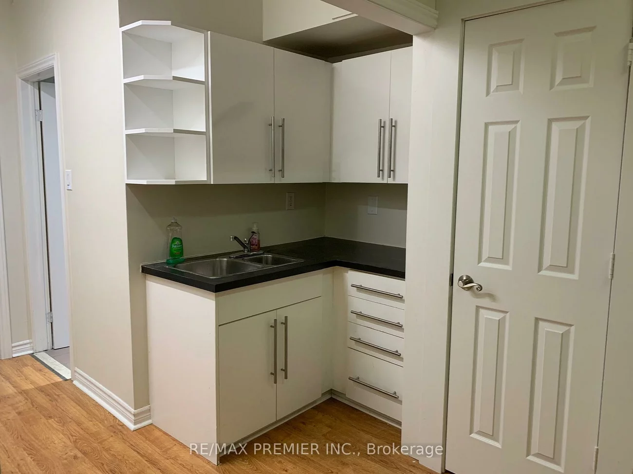 136, Winges, Pine Valley Business Park, Vaughan