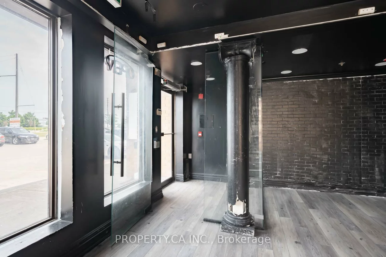 136, Winges, Pine Valley Business Park, Vaughan