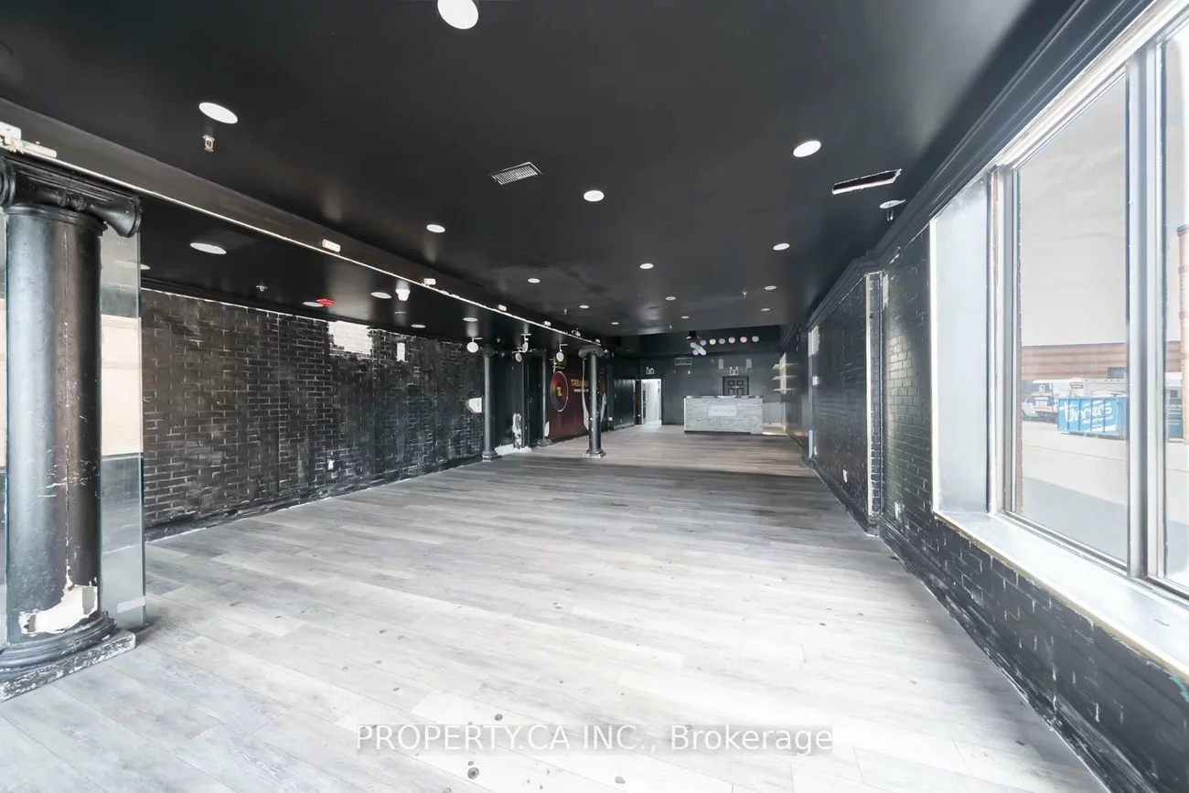 136, Winges, Pine Valley Business Park, Vaughan