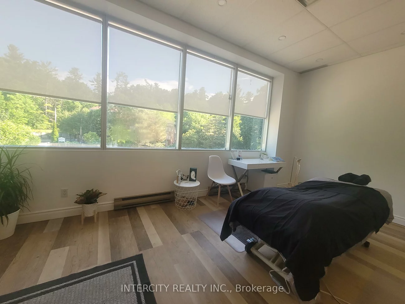 8077, Islington, East Woodbridge, Vaughan