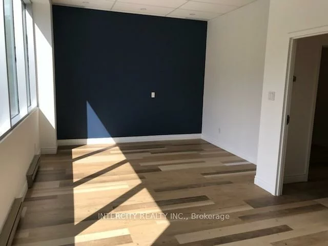 8077, Islington, East Woodbridge, Vaughan