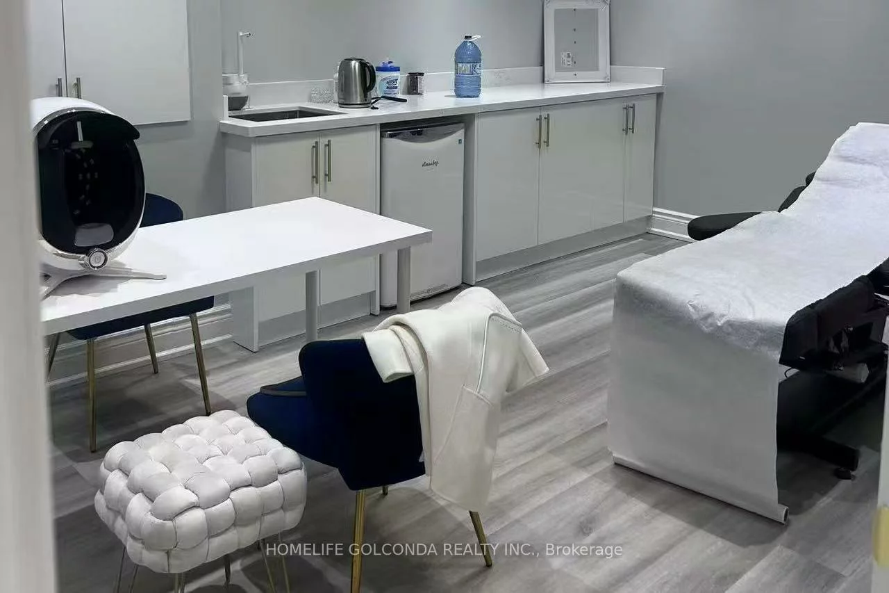 7398, Yonge, Crestwood-Springfarm-Yorkhill, Vaughan
