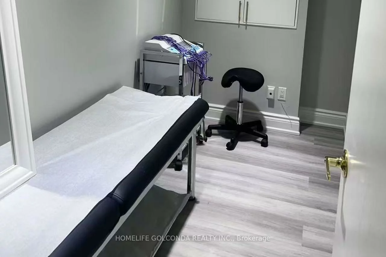 7398, Yonge, Crestwood-Springfarm-Yorkhill, Vaughan