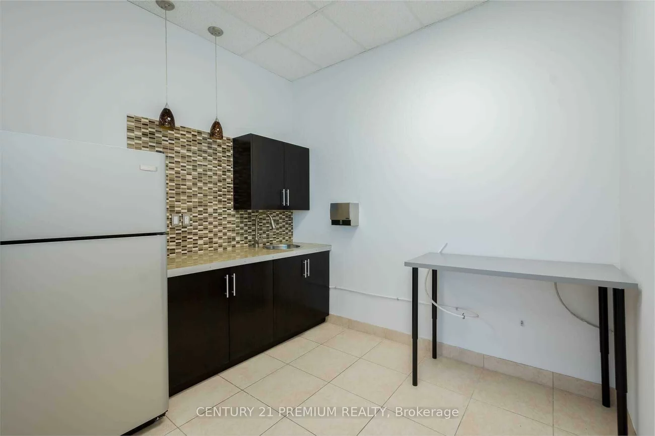 661, Chrislea, East Woodbridge, Vaughan