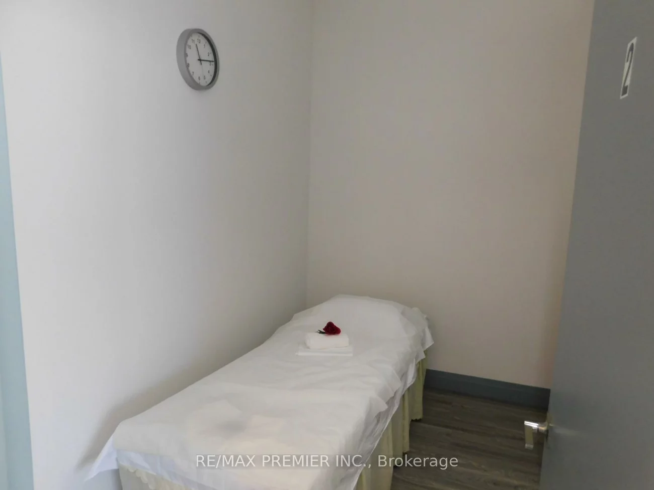 180, Winges, Pine Valley Business Park, Vaughan