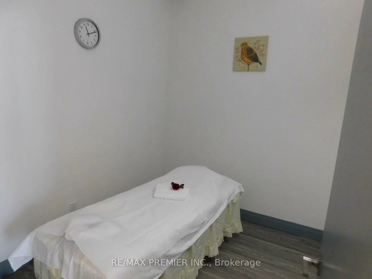 180, Winges, Pine Valley Business Park, Vaughan