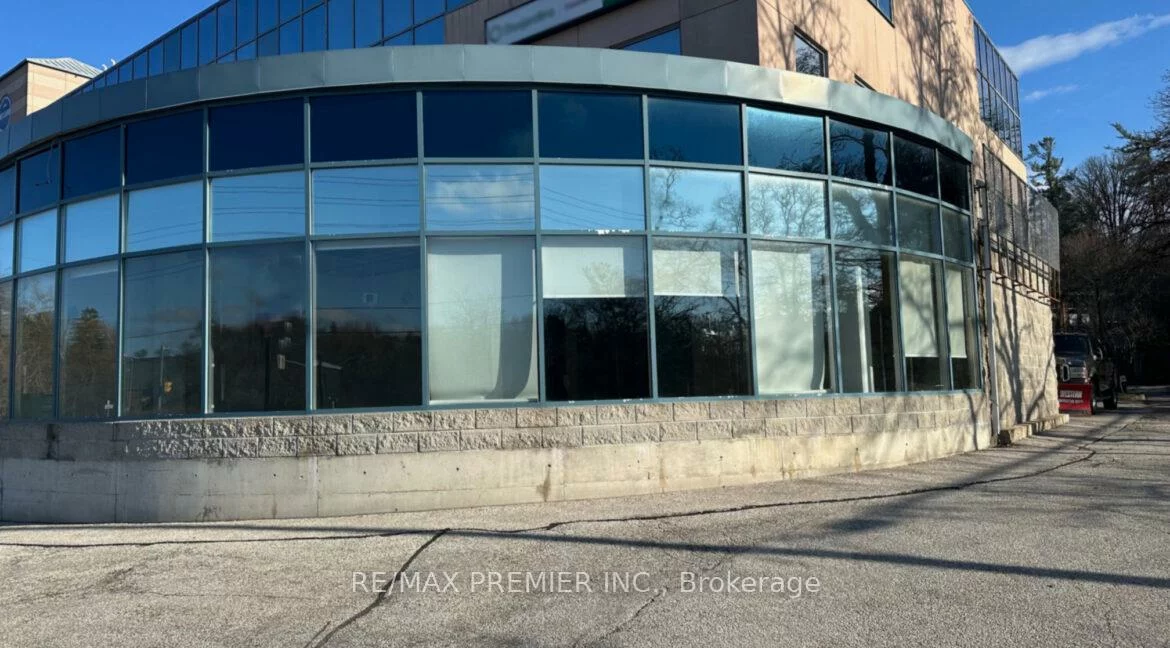 8077, Islington, East Woodbridge, Vaughan