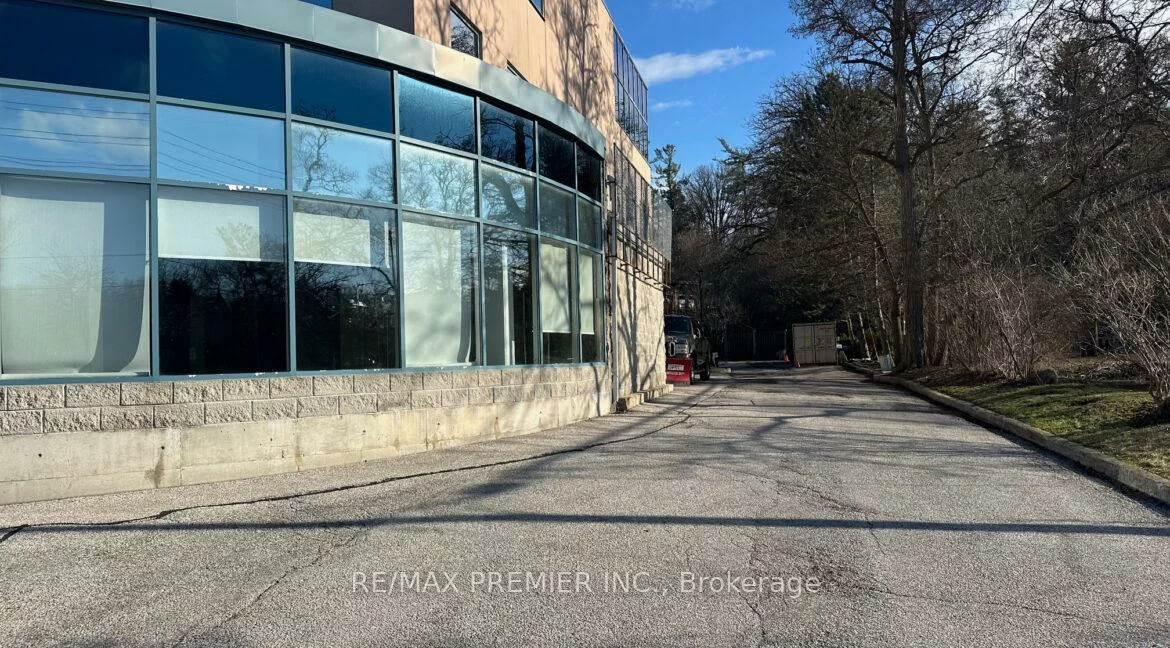 8077, Islington, East Woodbridge, Vaughan