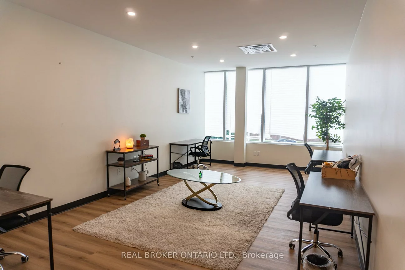 28, Roytec, West Woodbridge, Vaughan