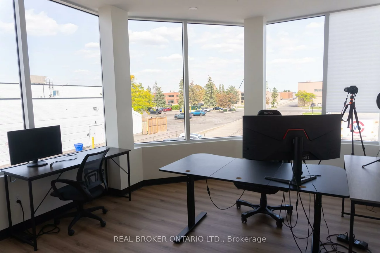 28, Roytec, West Woodbridge, Vaughan