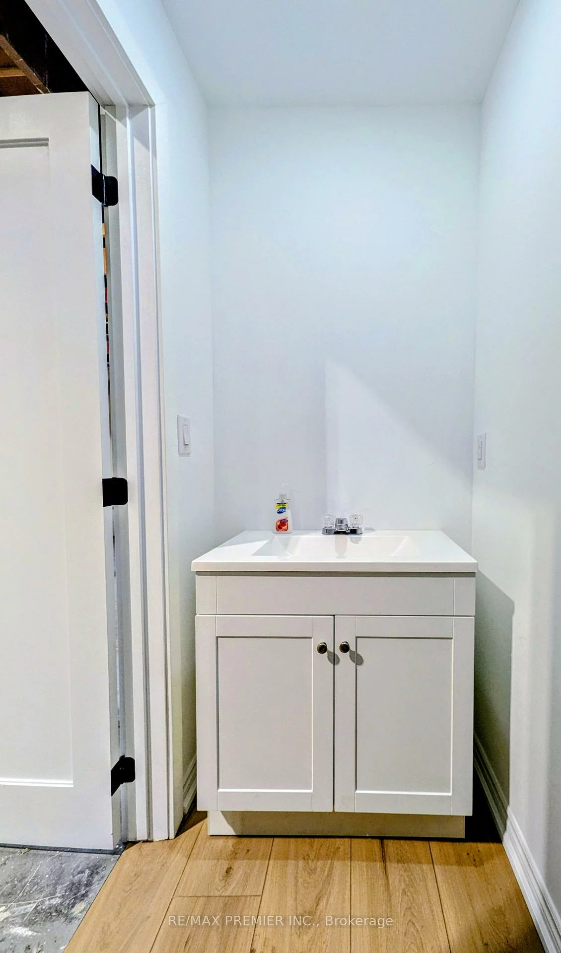 80, Roysun, West Woodbridge Industrial Area, Vaughan