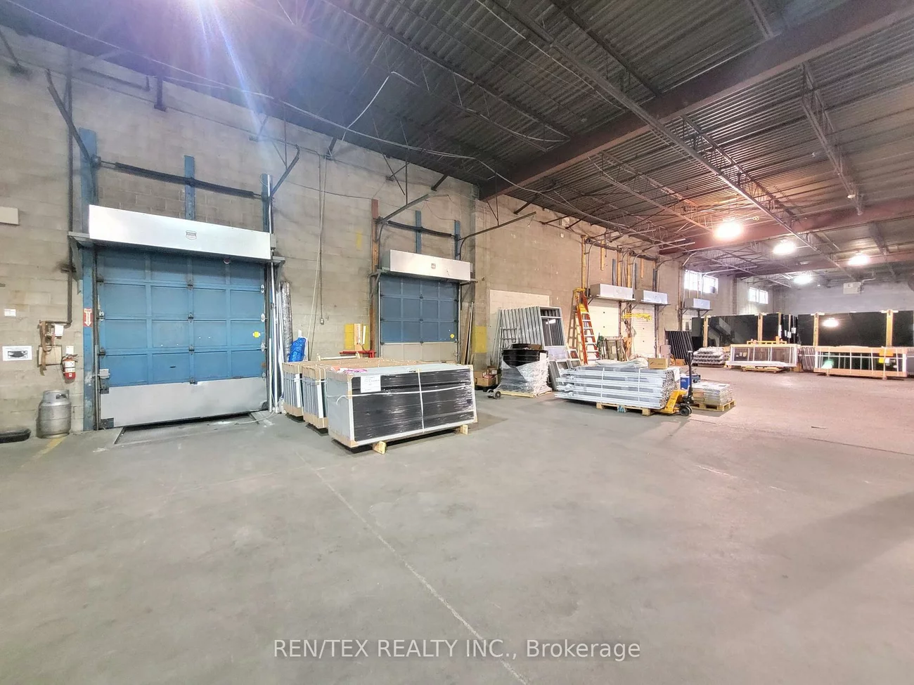 99, Vinyl, Steeles West Industrial, Vaughan