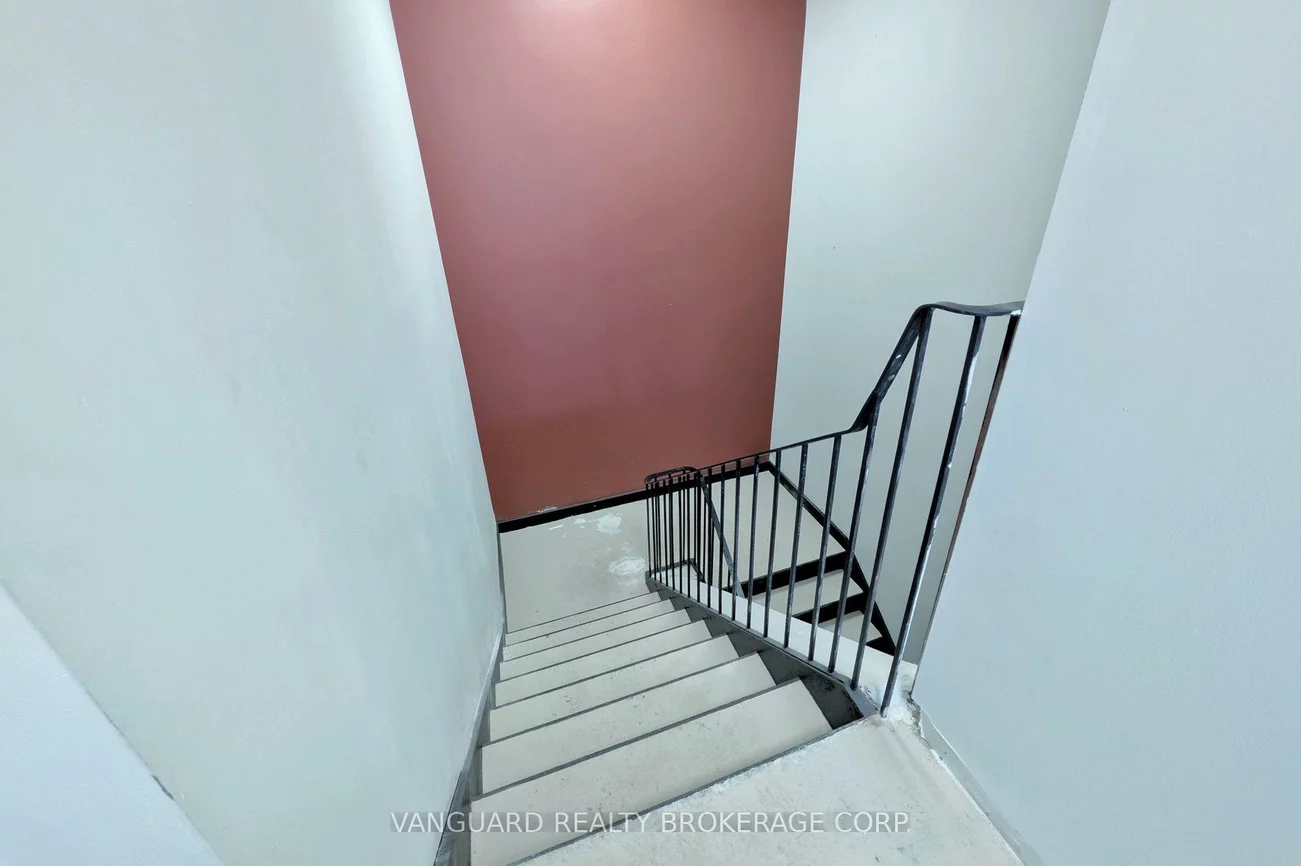 191, Vinyl, Steeles West Industrial, Vaughan