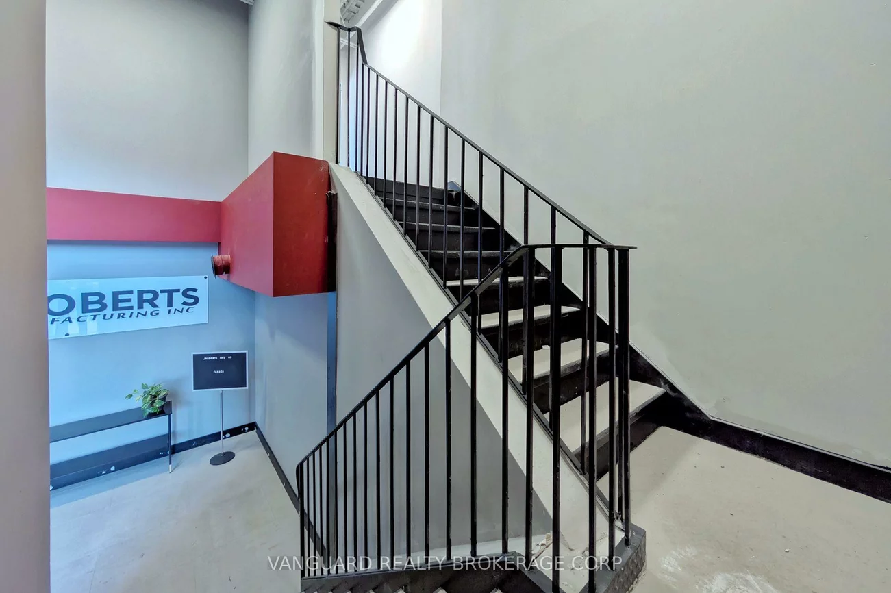 191, Vinyl, Steeles West Industrial, Vaughan